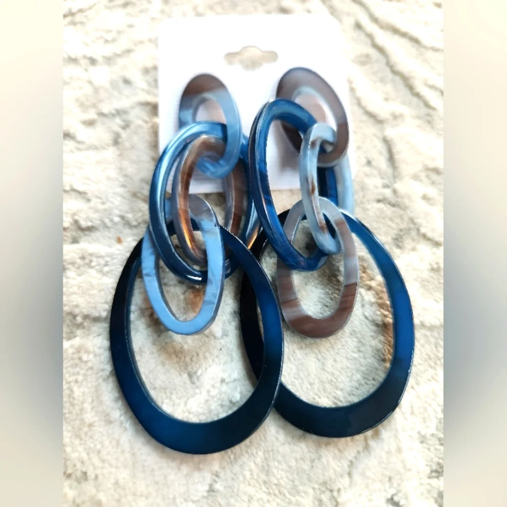 Black and White Link with Marbeling Statement Earrings - Picture 7 of 10